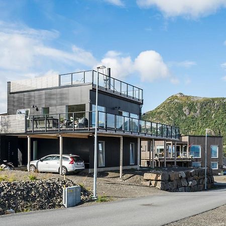 Nydelig Moderne Villa Med Fantastisk Beliggenhet. Kabelvåg Esterno foto