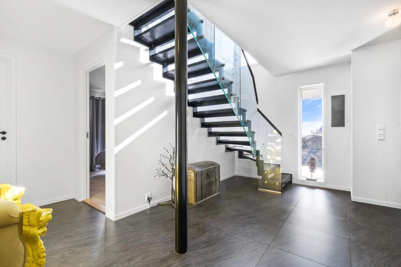 Nydelig Moderne Villa Med Fantastisk Beliggenhet. Kabelvåg Esterno foto