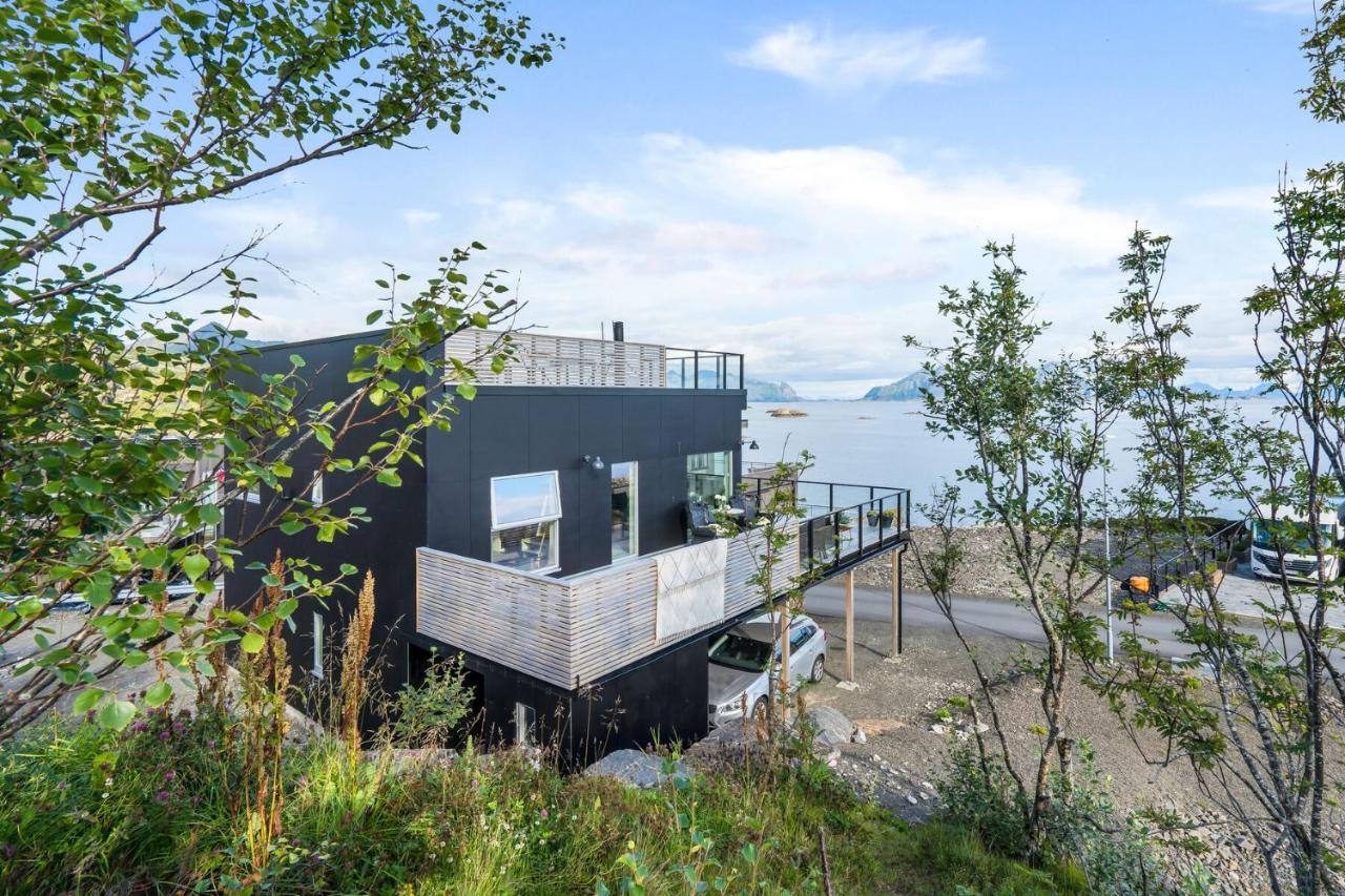 Nydelig Moderne Villa Med Fantastisk Beliggenhet. Kabelvåg Esterno foto