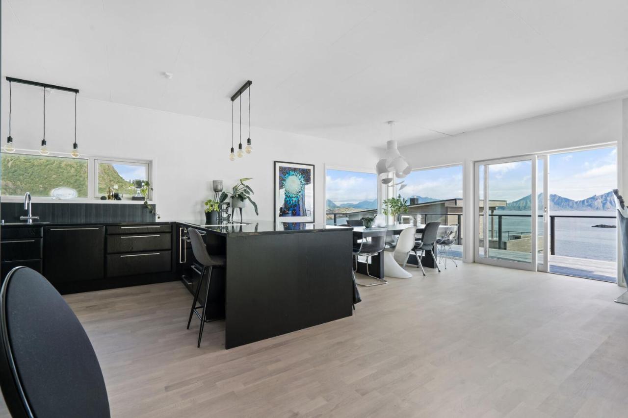 Nydelig Moderne Villa Med Fantastisk Beliggenhet. Kabelvåg Esterno foto