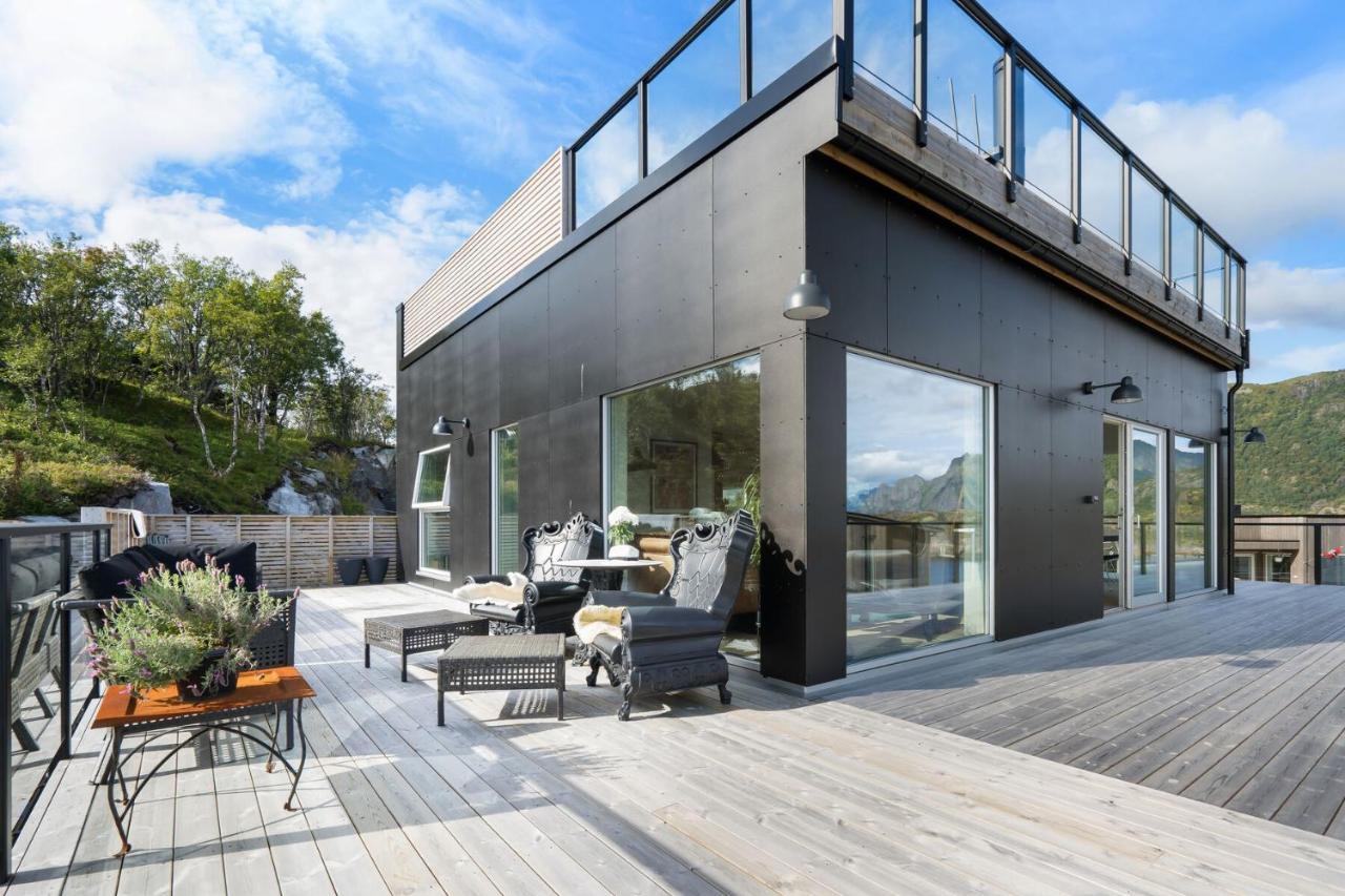 Nydelig Moderne Villa Med Fantastisk Beliggenhet. Kabelvåg Esterno foto